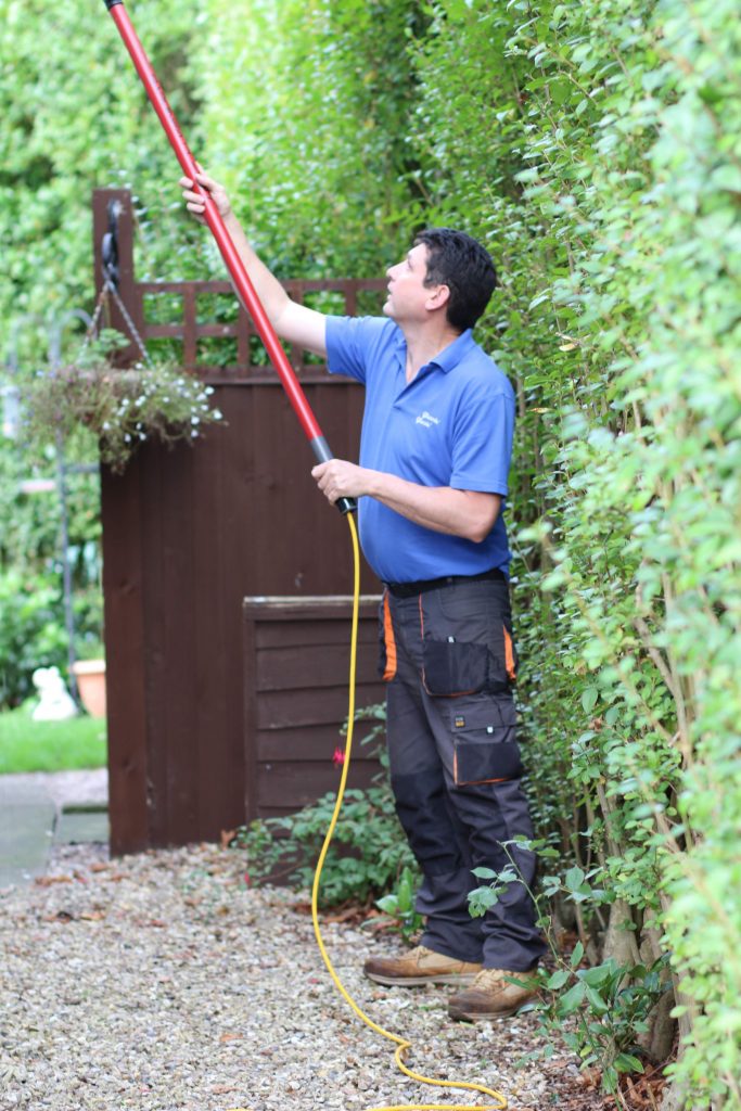 Andy from Gleamin'Glazin' window cleaning